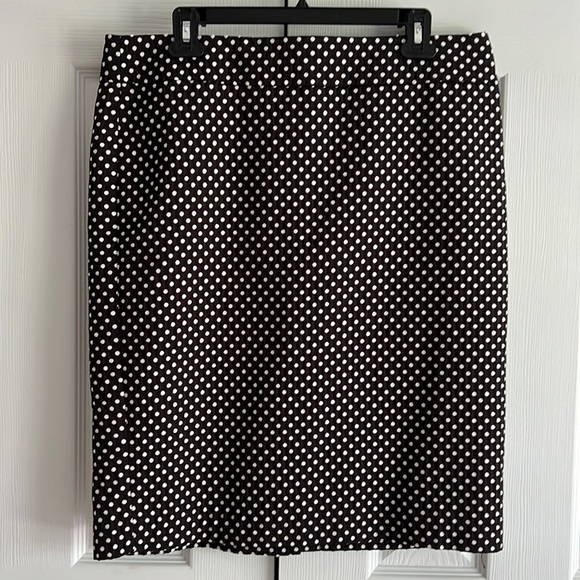 Ann Taylor black skirt with white polka dots. Lined. Size 14 - Picture 1 of 3